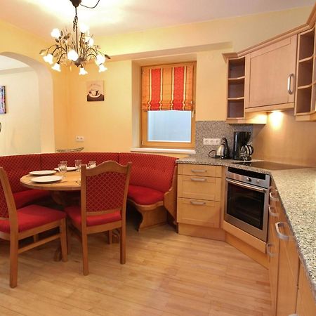 Large Chalet Apartment In Saalbach Hinterglemm Buitenkant foto