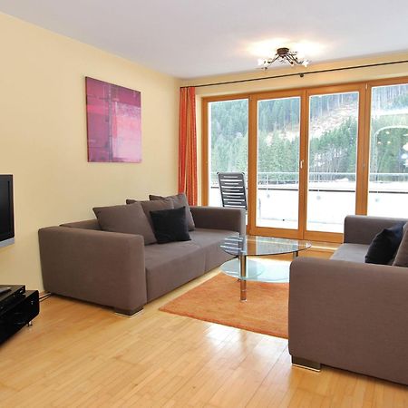 Large Chalet Apartment In Saalbach Hinterglemm Buitenkant foto