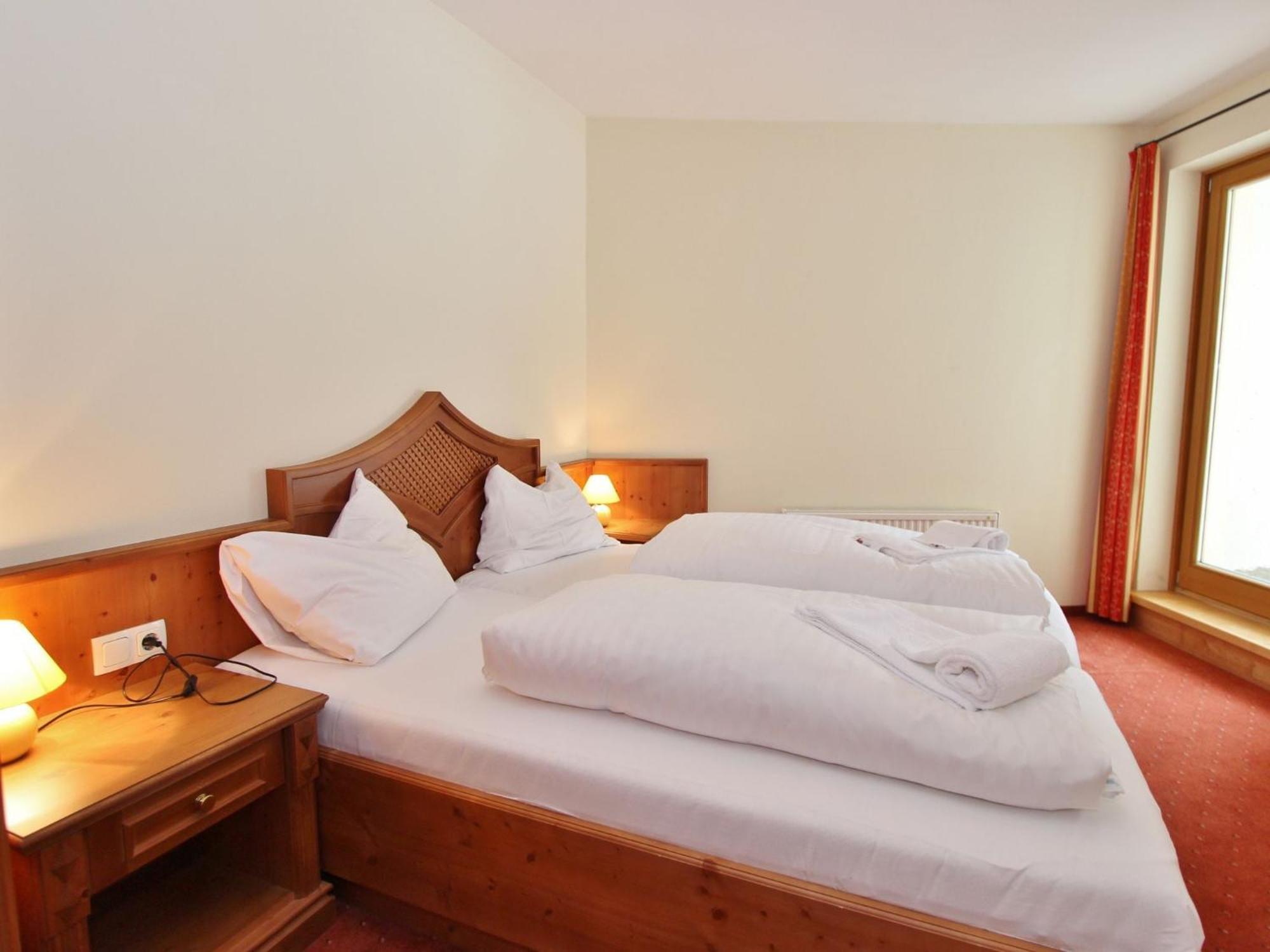 Large Chalet Apartment In Saalbach Hinterglemm Buitenkant foto