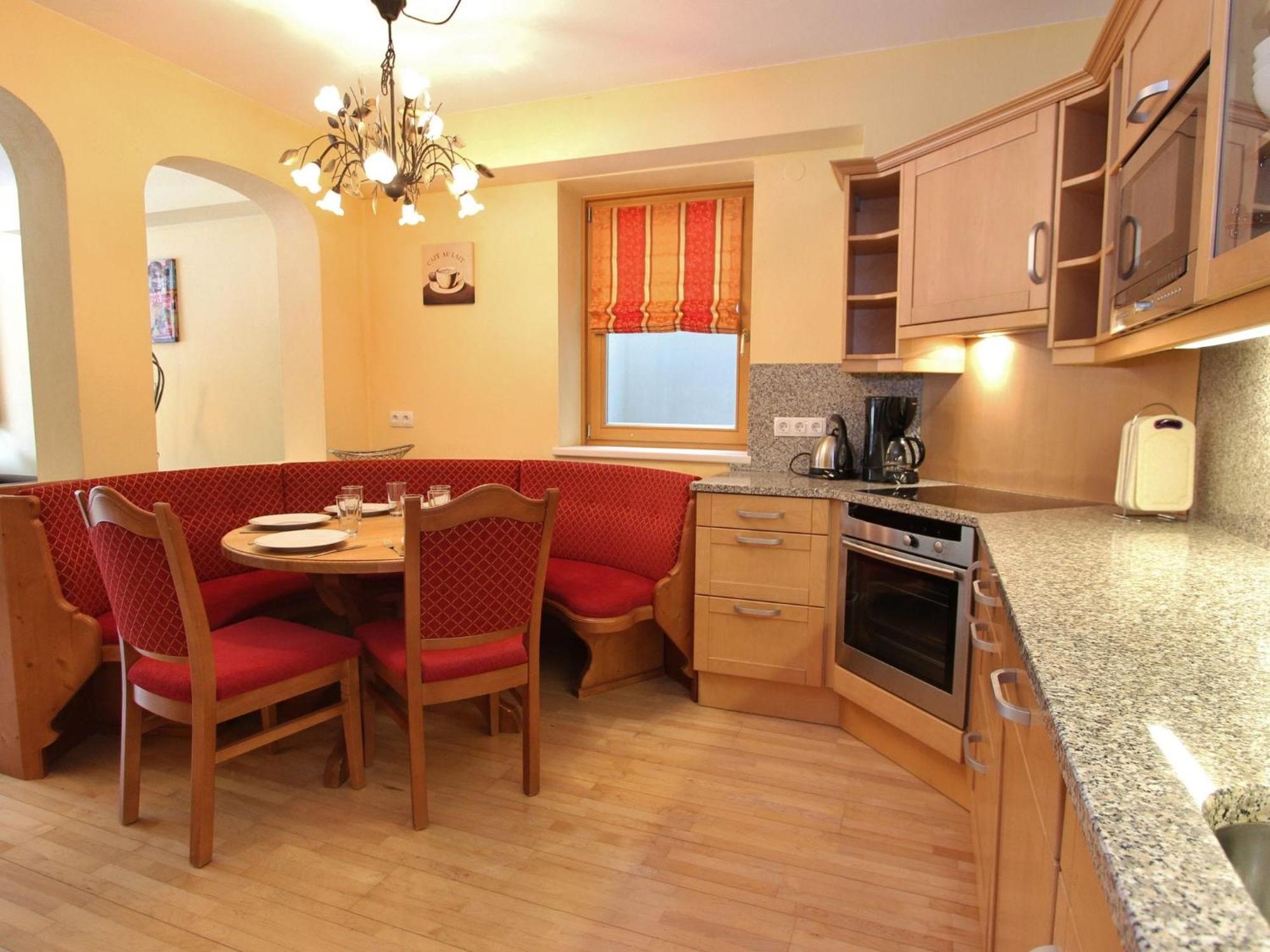 Large Chalet Apartment In Saalbach Hinterglemm Buitenkant foto