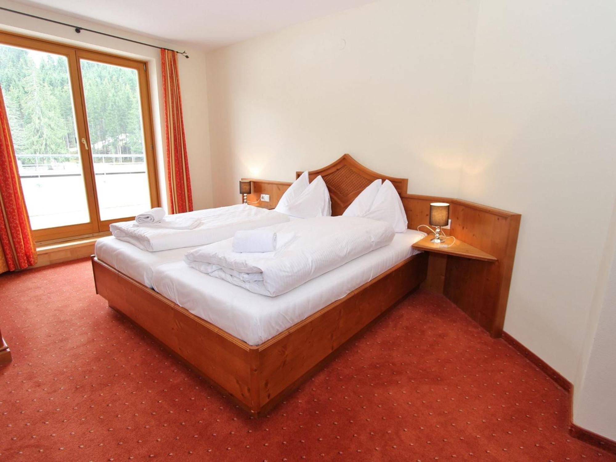 Large Chalet Apartment In Saalbach Hinterglemm Buitenkant foto