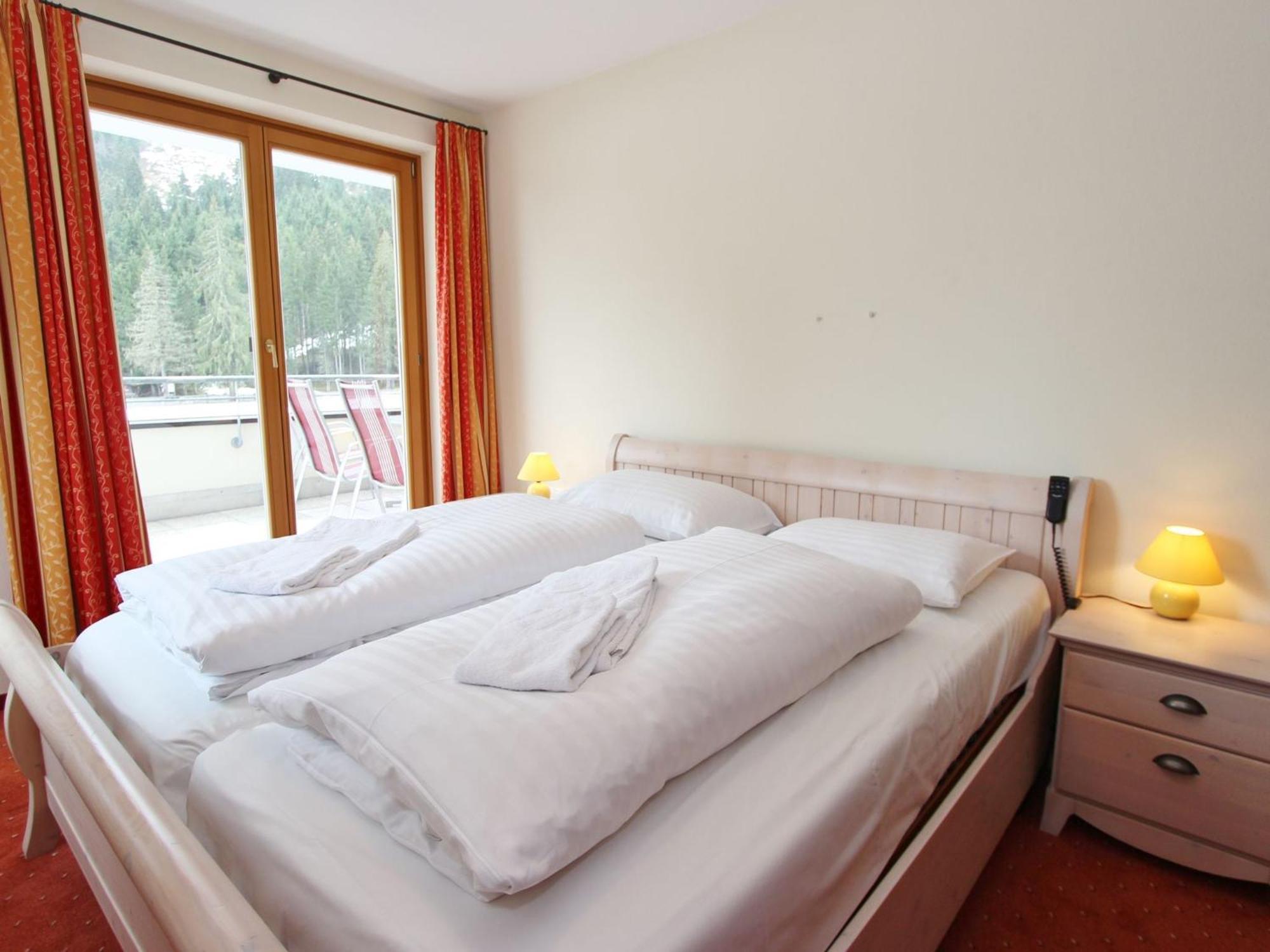 Large Chalet Apartment In Saalbach Hinterglemm Buitenkant foto