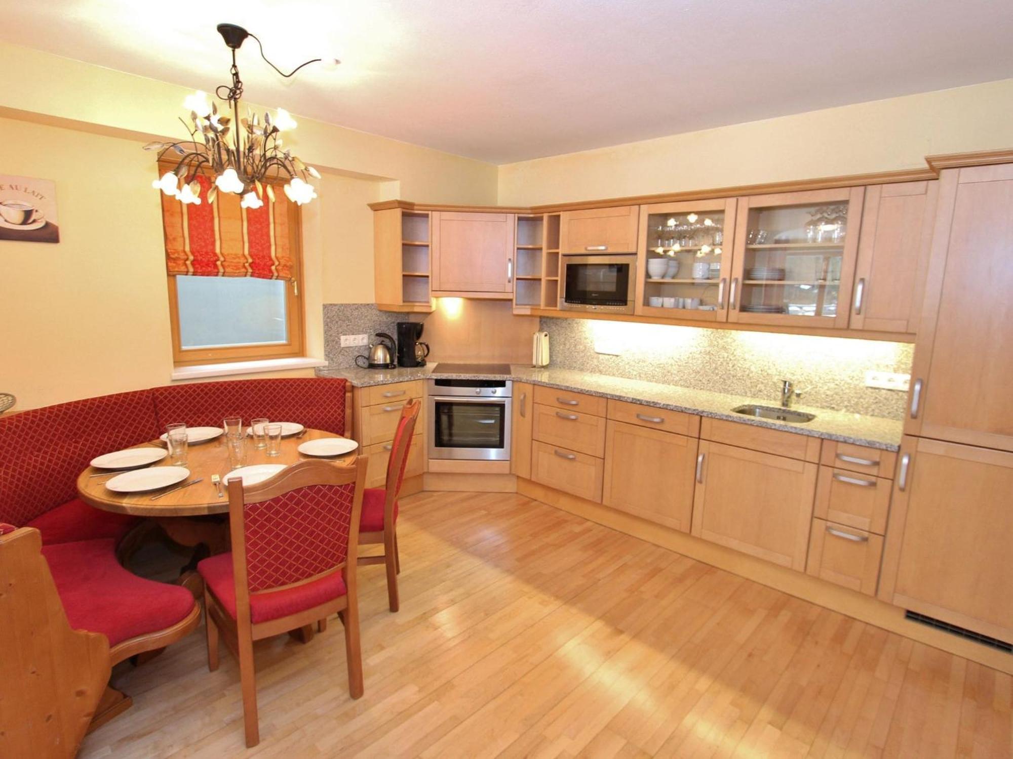 Large Chalet Apartment In Saalbach Hinterglemm Buitenkant foto