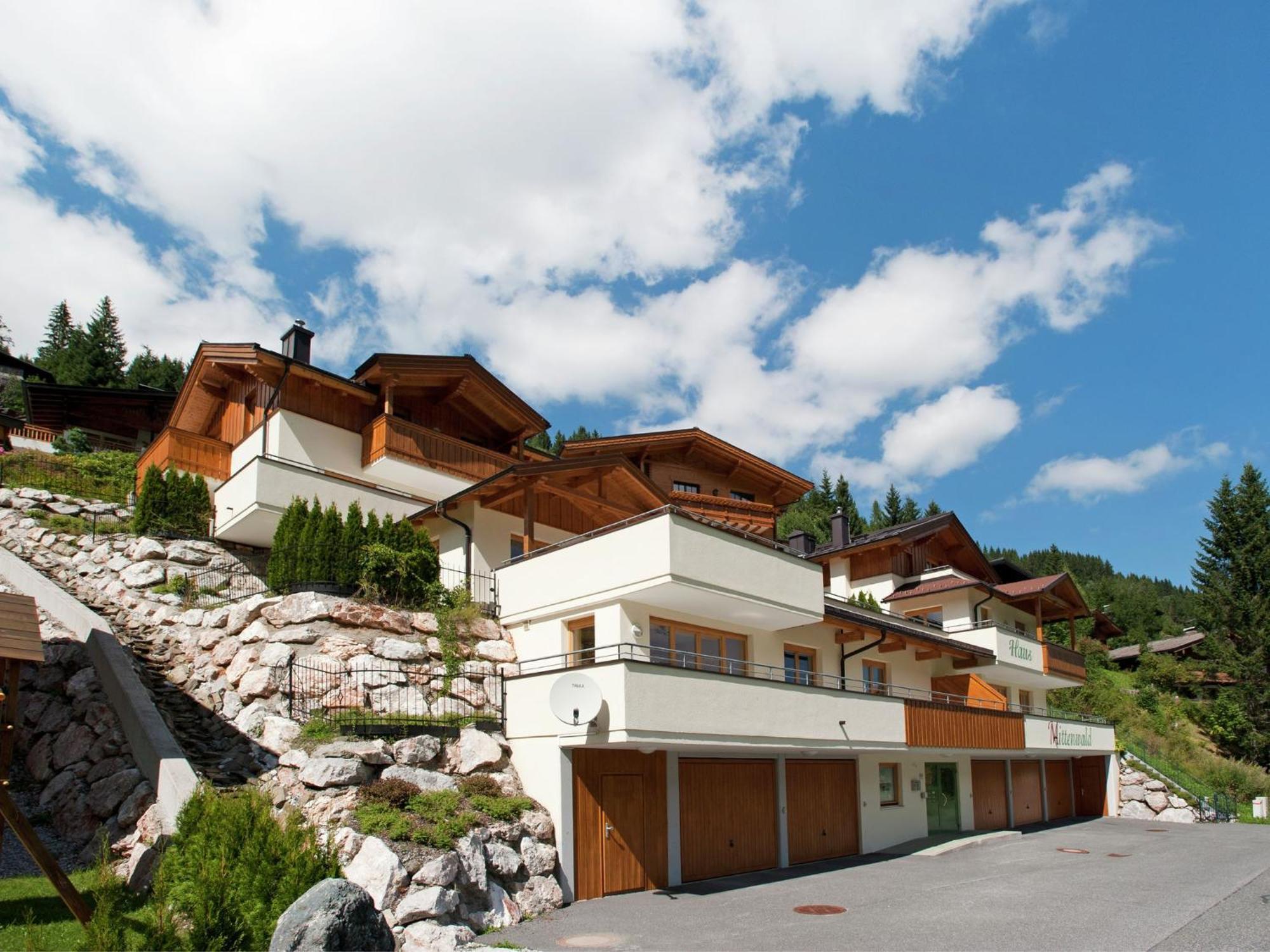 Large Chalet Apartment In Saalbach Hinterglemm Buitenkant foto