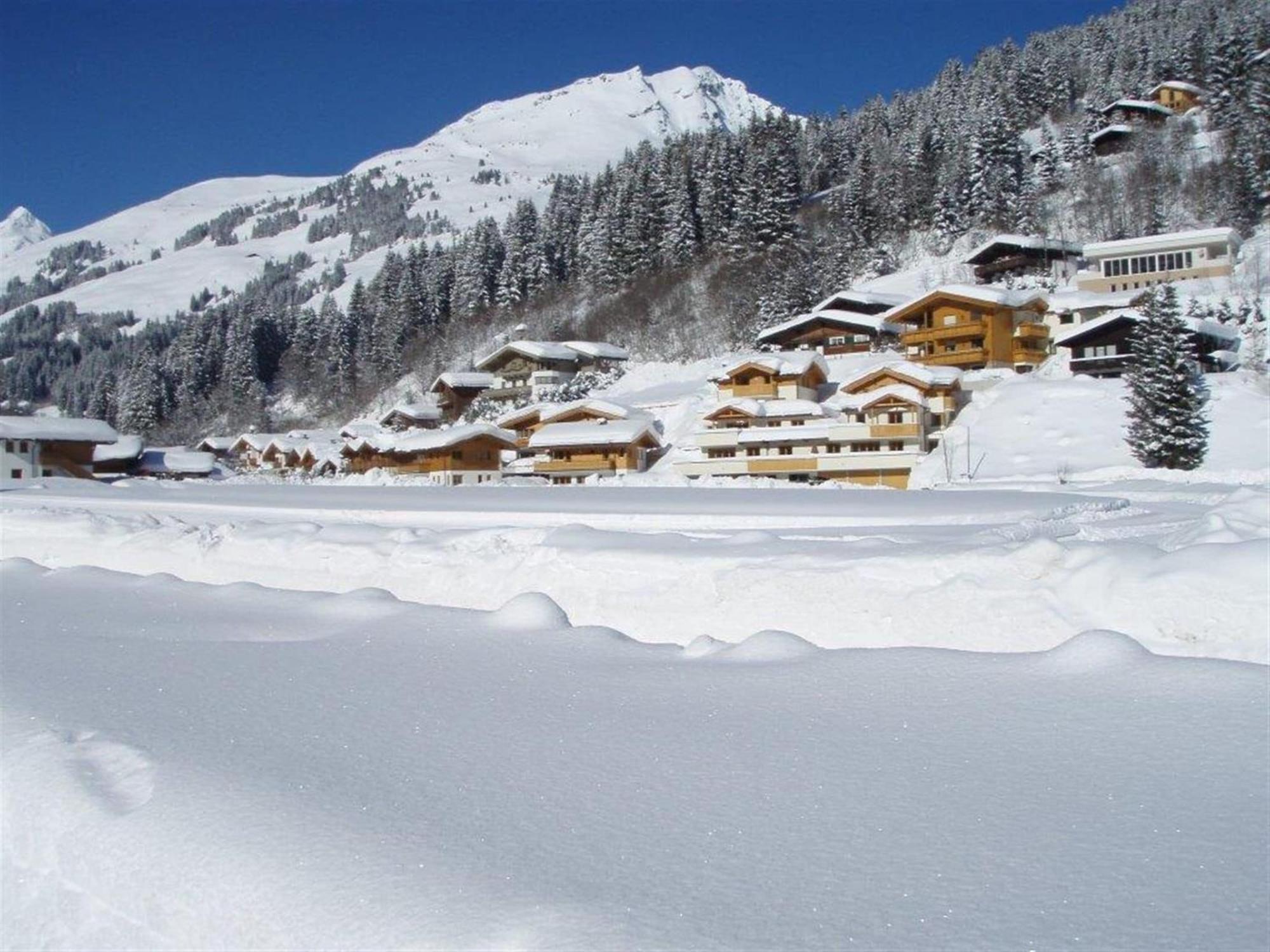 Large Chalet Apartment In Saalbach Hinterglemm Buitenkant foto